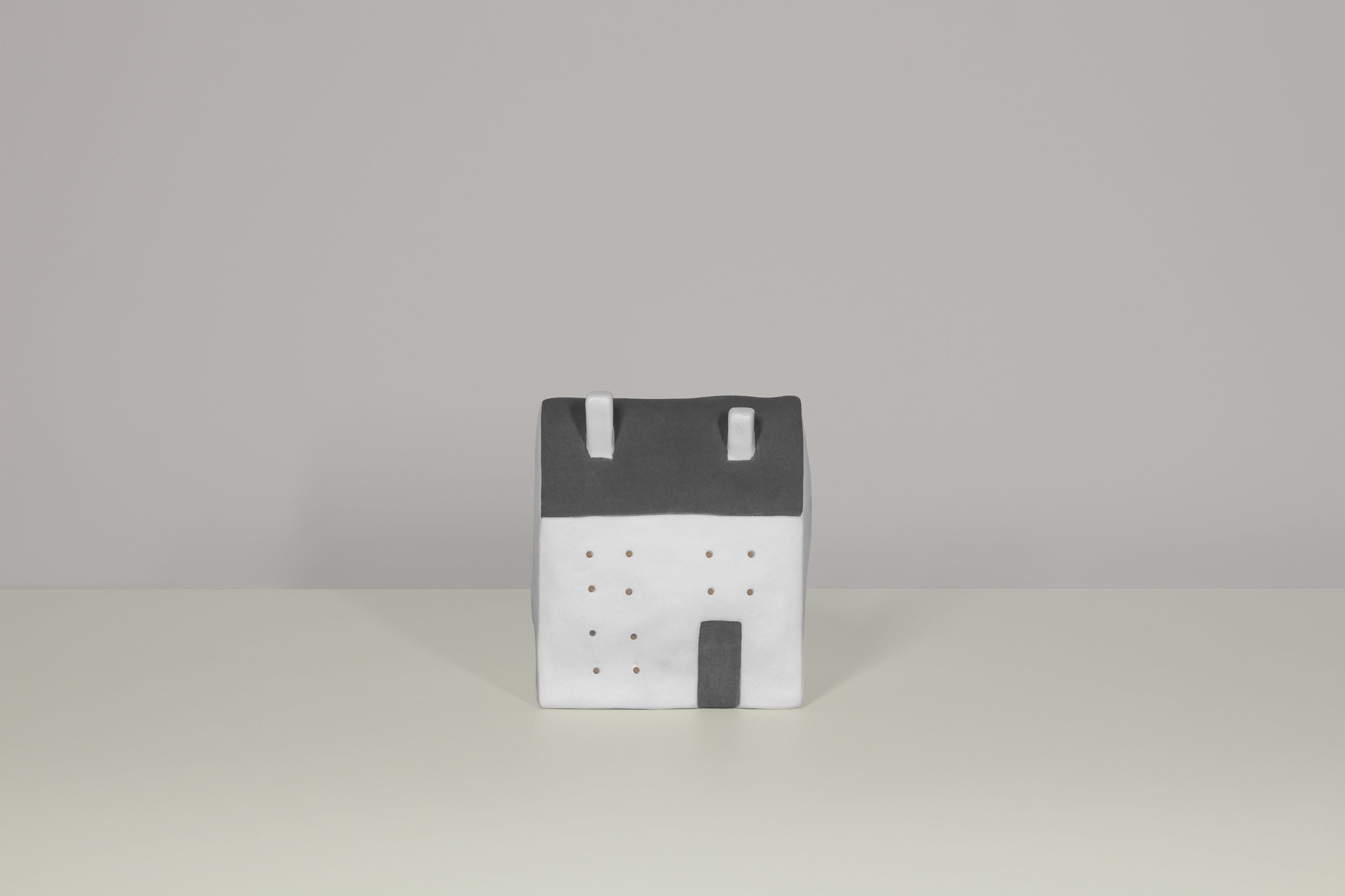 712